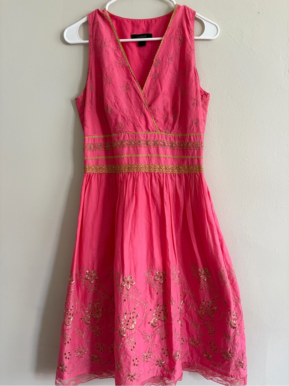 Vintage Y2K Express Pink Sleeveless V-Neck Dress with Gold Embroidery